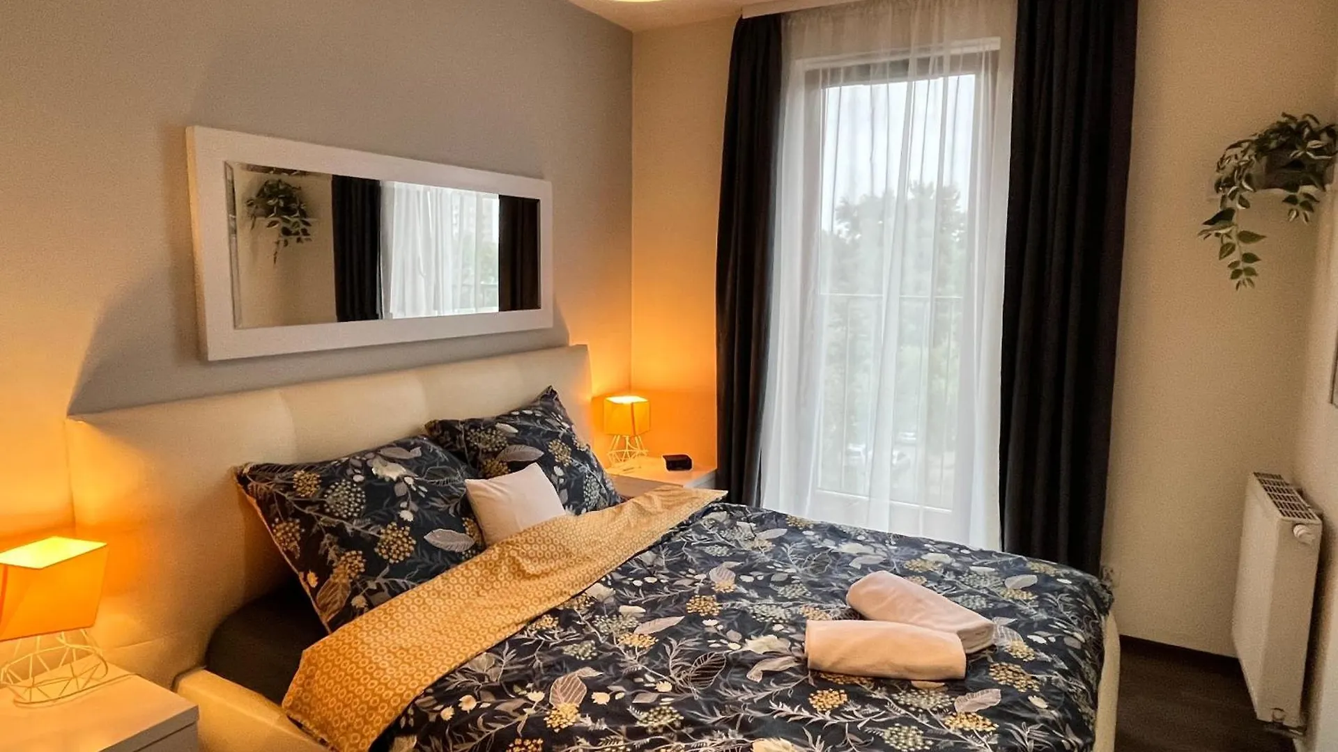 Cracow Stay Premium Apartments Free Parking - 3 X Room - 3 X Aircondition 0*, Krakow