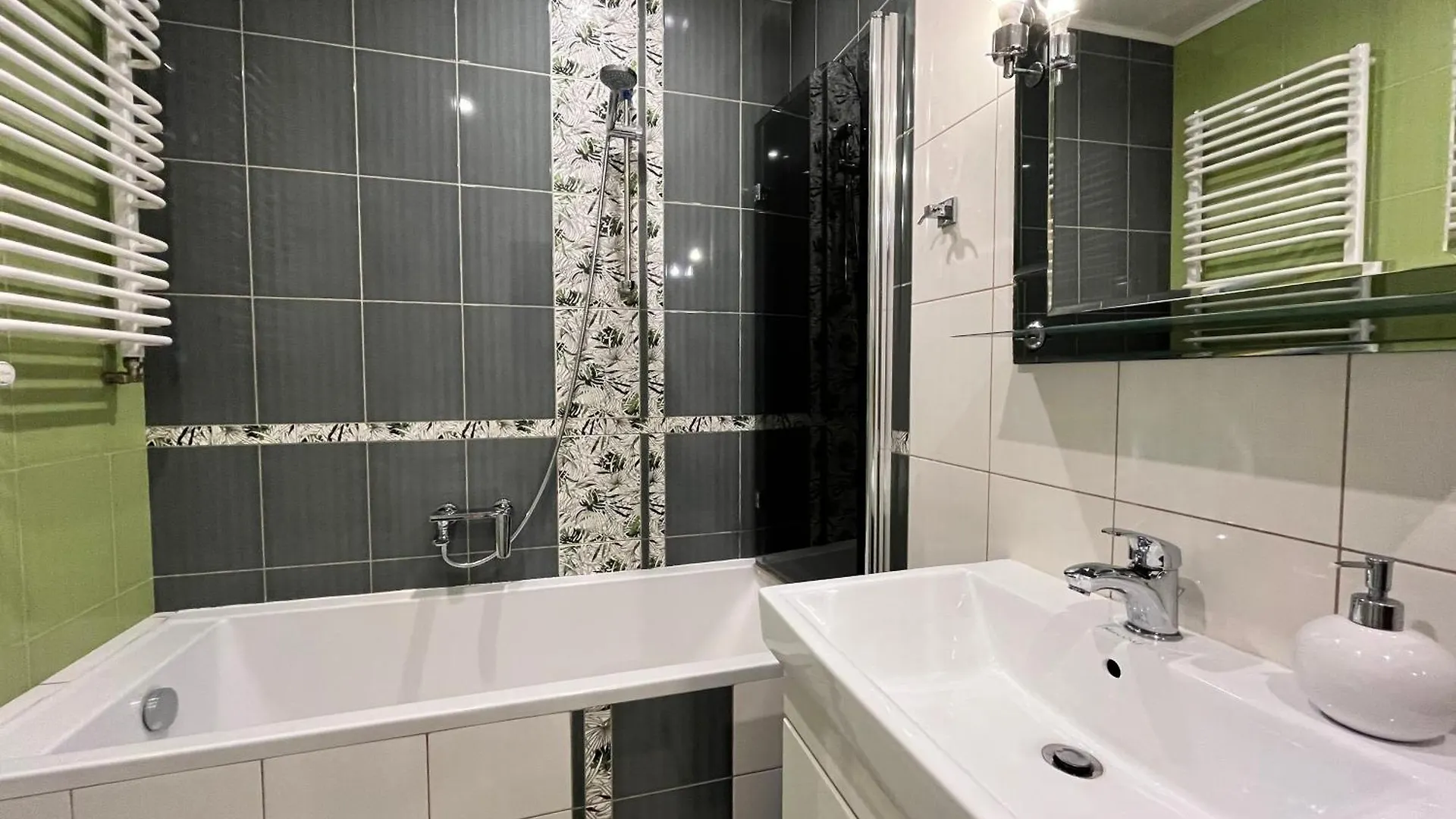 Cracow Stay Premium Apartments Free Parking - 3 X Room - 3 X Aircondition Krakov 0*,  Polsko